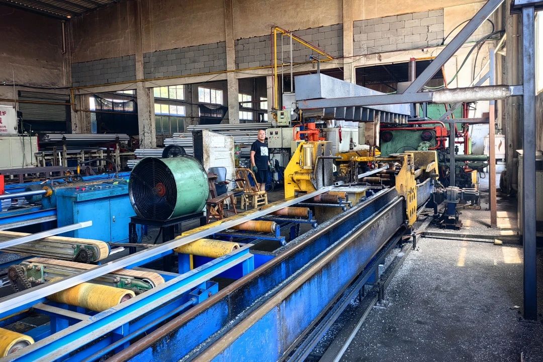 汽車(chē)空調(diào)|鋁材|鋁業(yè)型材|零部件 汽車(chē)空調(diào)|鋁材|鋁業(yè)型材|零部件